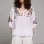 بلوز زنانه سفید گلدوزیدار یقه هفت با آستین سهربع Colin’s کد CL1080583 بلوز زنانه سفید گلدوزیدار یقه هفت با آستین سهربع Colin’s کد CL1080583