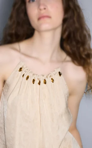 تاپ زنانه کرم بند نازک یقه چین‌دار تزئینی IPEKYOL کد IS1260006116 - Image 3