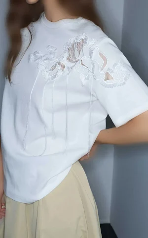 تیشرت زنانه آستین کوتاه با تزئین گل IPEKYOL با کد IW6260070147 - تصویر 4
