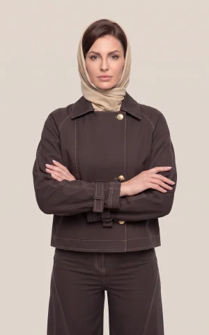 کت زنانه قهوه‌ای کوتاه یقه برگردان دکمه طلایی با سرآستین سگک‌دار nevado کد 405113252042 - تصویر 2