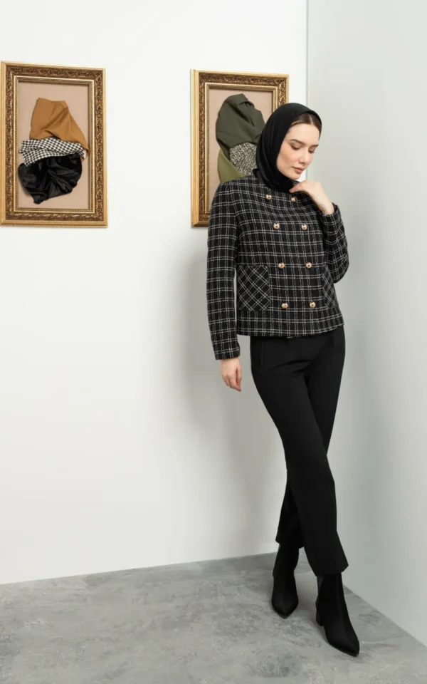 جلیقه زنانه مشکی رنگ چهارخانه آستین بلند دکمه‌دار نوادو