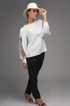 بلوز زنانه سفید رنگ آستین چاک دار نوادو