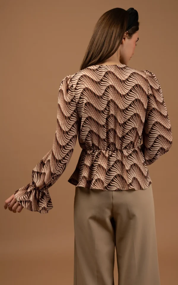 بلوز طرح‌دار زنانه نوادو (Nevado) قهوه‌ای مدل کمر چین‌دار کد 402112541464 - Image 2