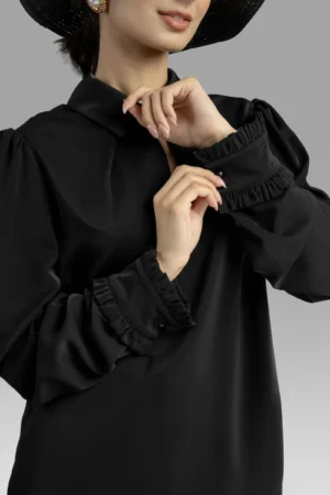 نمای جلو بلوز مشکی زنانه رسمی آستین بلند یقه مدل هالتر نوادو