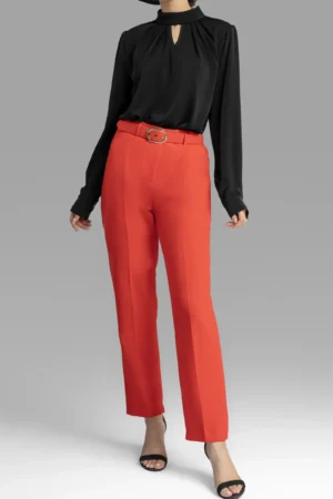 نمای قدی رو به رو شلوار زنانه راسته کمربنددار نوادو