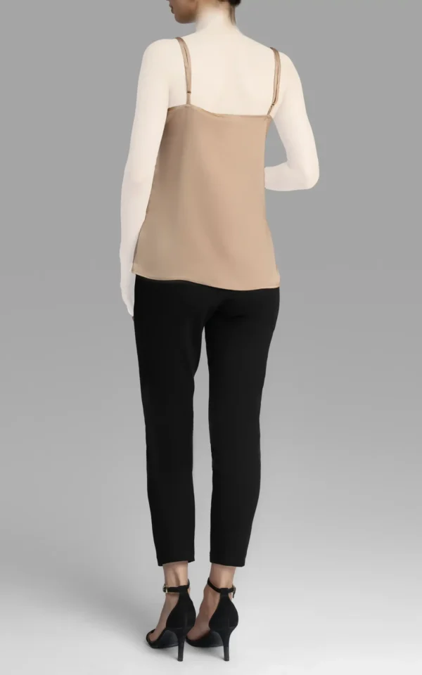 نمای قدی پشت تاپ بندی زنانه رنگ کرم نوادو