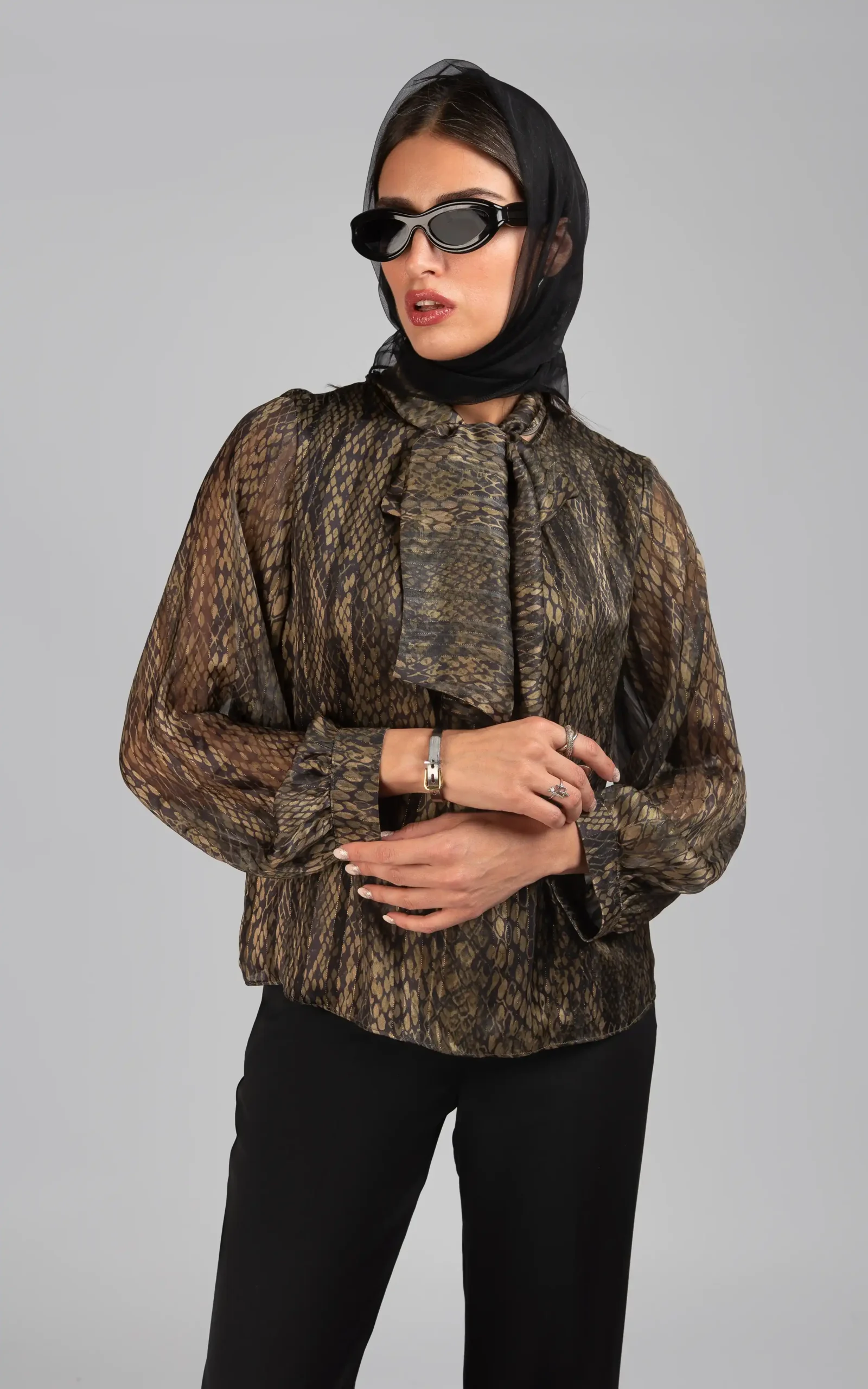 404112021783-1 بلوز زنانه استین بلند طرحدار پاییز-زمستانه شیک نوادو