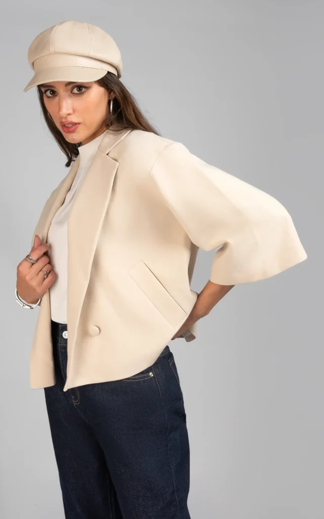کت زنانه کرمی رنگ پاییز-زمستانه شیک نوادو