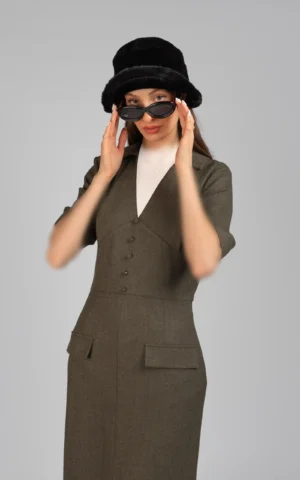 پیراهن زنانه آستین کوتاه سبز رنگ یقه هفت پاییز-زمستانه چاک دار نوادو