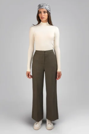 بلوز زنانه سفید آستین بلند پاییز-زمستانه یقه اسکی گرم نوادو