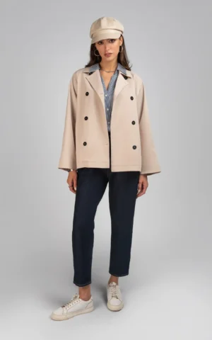 بارانی زنانه کرم رنگ دکمه و یقه‌دار پاییز-زمستانه نوادو