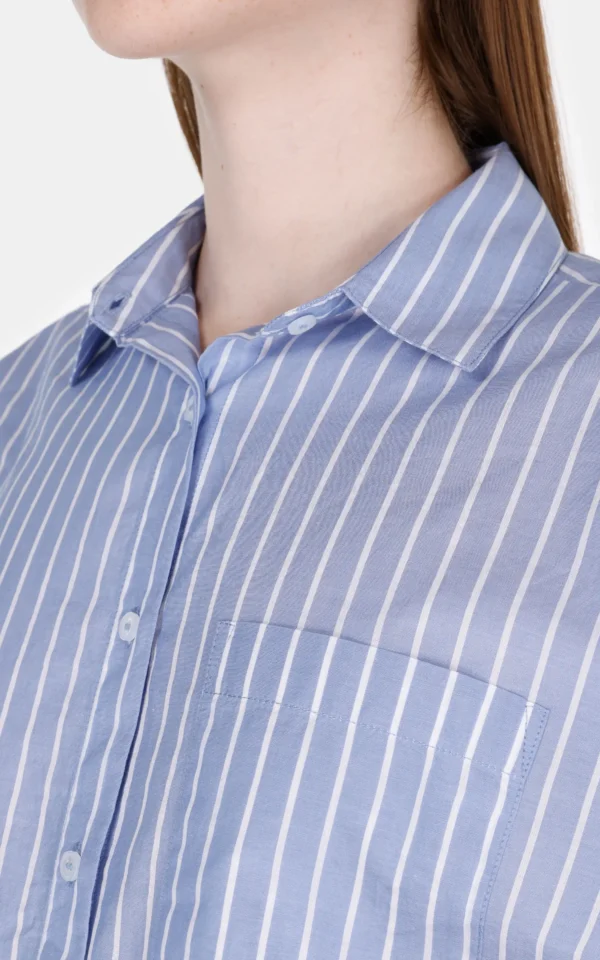 شومیز زنانه رسمی راه‌راه آبی Colin's با طراحی شیک و دوخت باکیفیت از نمای یقه