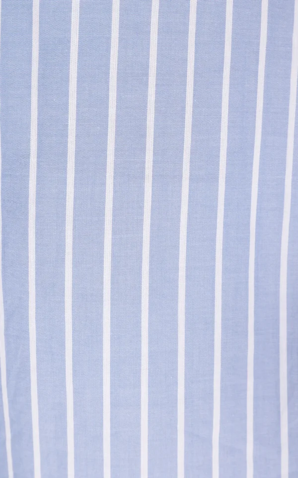 شومیز زنانه رسمی راه‌راه آبی Colin's با طراحی شیک و دوخت باکیفیت از نمای نزدیک