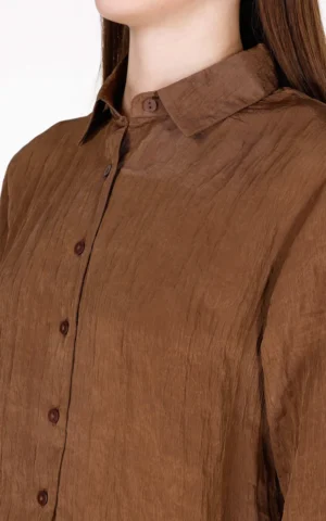 شومیز زنانه آستین بلند قهوه‌ای Colin's از نمای یقه