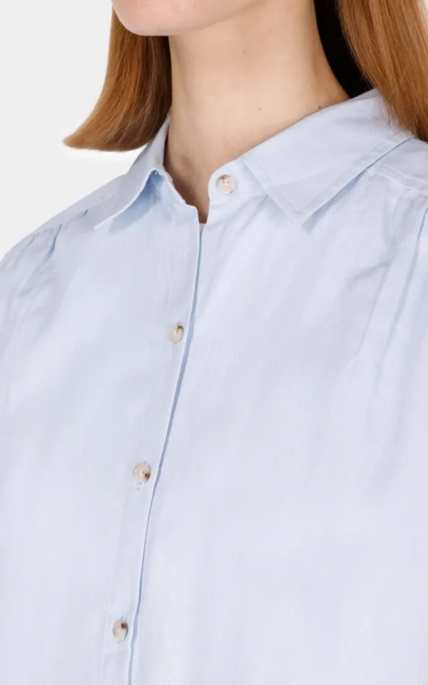 شومیز زنانه دکمه‌دار آستین بلند برند Colin's با طراحی شیک و استایل خاص با رنگ آبی روشن