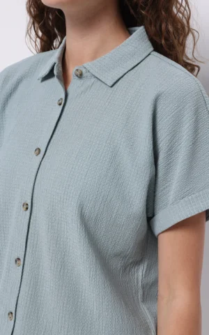 نمای نزدیک شومیز زنانه سبز ملانژ آستین کوتاه