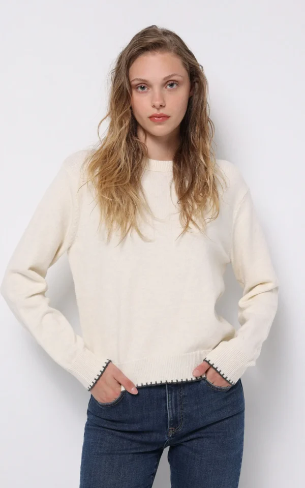 پلیور زنانه کرم رنگ یقه گرد و گرم برند کلینز پاییز-زمستانه