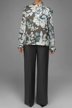 نمای قدی رو به رو شلوار زنانه طوسی رنگ رسمی پاییز-زمستانه نوادو