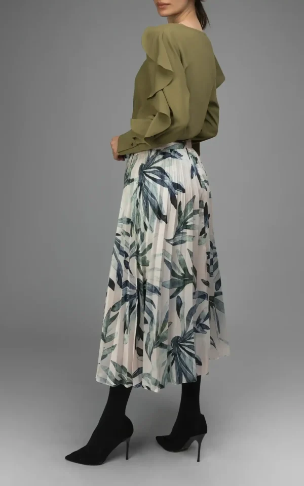 نمای قدی کنار دامن زنانه طرح‌دار نوادو پاییز-زمستان