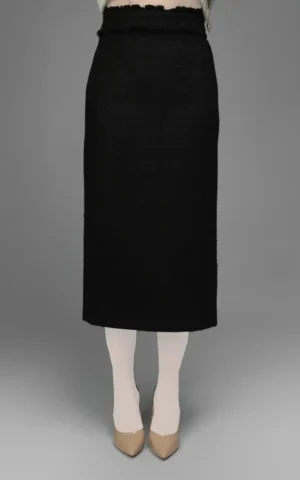 نمای جزییات دامن زنانه مشکی رسمی پاییز-زمستانه نوادو