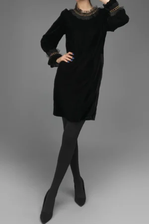 نمای قدی رو به رو پیراهن مشکی مخملی زنانه پاییز-زمستانه نوادو