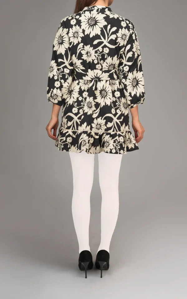 پیراهن زنانه سفید مشکی طرح‌گل آستین بلند بنددار بهار-تابستانه نوادو