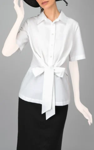 نمای نزدیک بلوز زنانه سفید آستین سه‌ربع بهار-تابستانه فیت رسمی نوادو