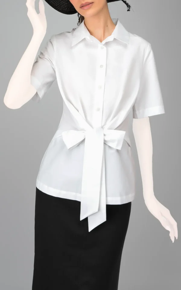 نمای نزدیک بلوز زنانه سفید آستین سه‌ربع بهار-تابستانه فیت رسمی نوادو