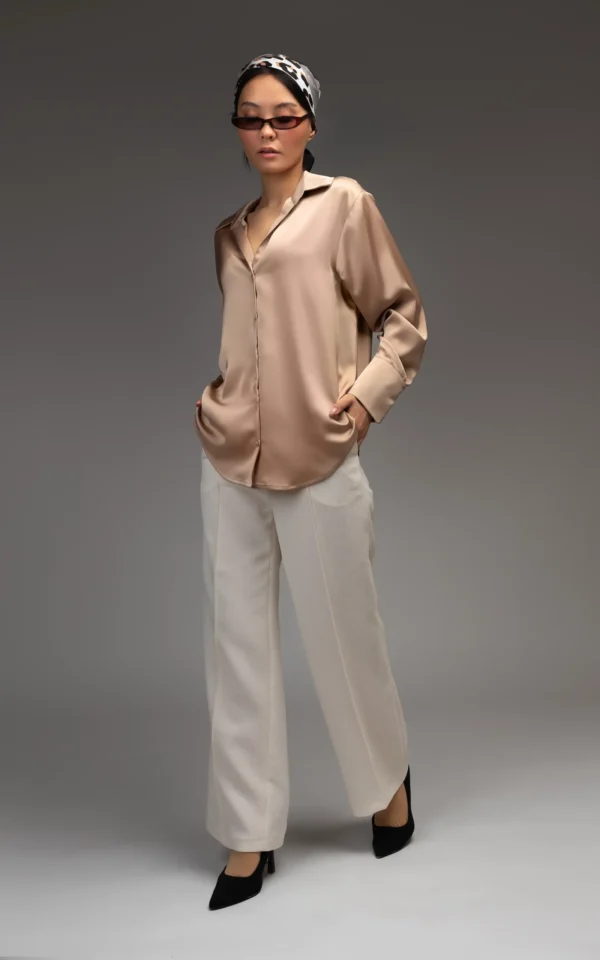 شومیز زنانه کرم آستین بلند دکمه دار 3