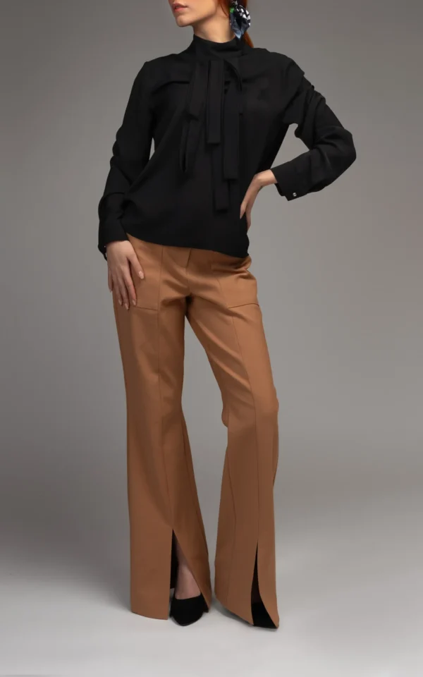 بلوز زنانه مشکی یقه کرواتی آستین بلند برند NEVADO با طراحی لوکس - فروشگاه کی شاپ