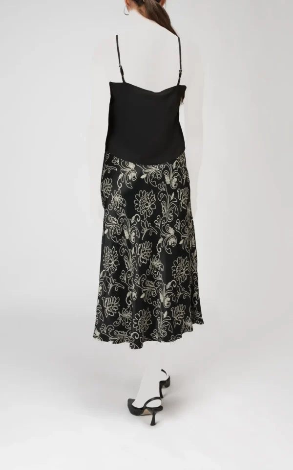 تاپ زنانه مشکی بدون آستین بهار-تابستانه نوادو