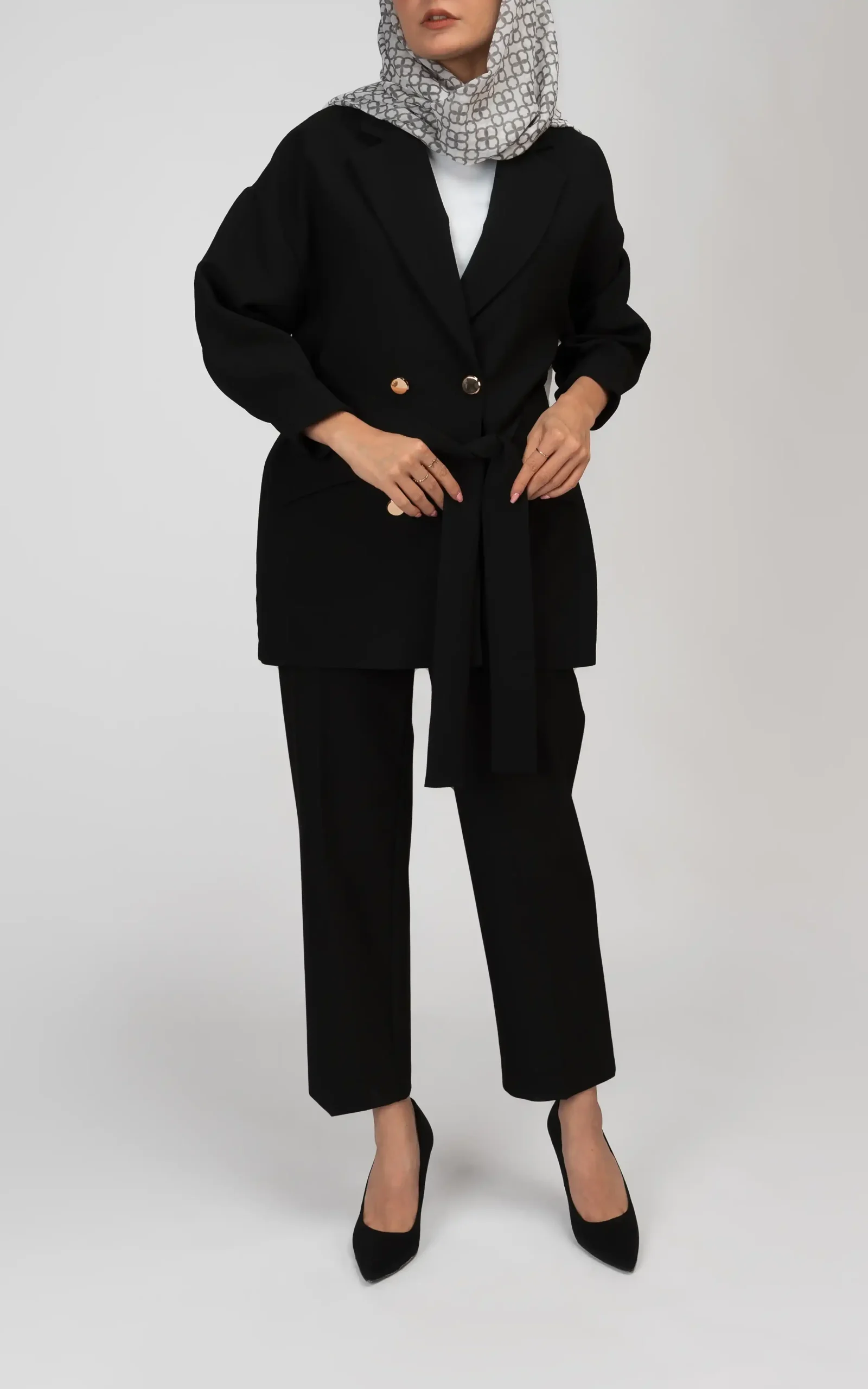 کت زنانه مشکی کمربند و دکمه‌دار بهارنابستانه مجلسی نوادو