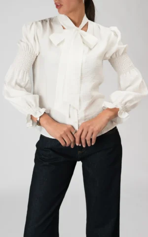 بلوز زنانه سفید یقه پاپیونی آستین اسموک بهار-تابستانه مجلسی نوادو