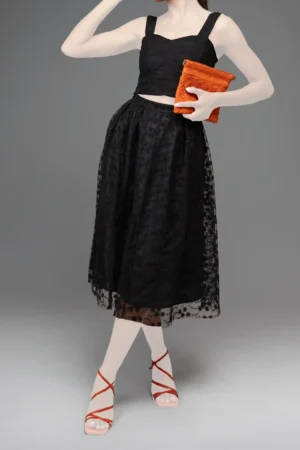 نمای قدی دامن مشکی زنانه جنس توری