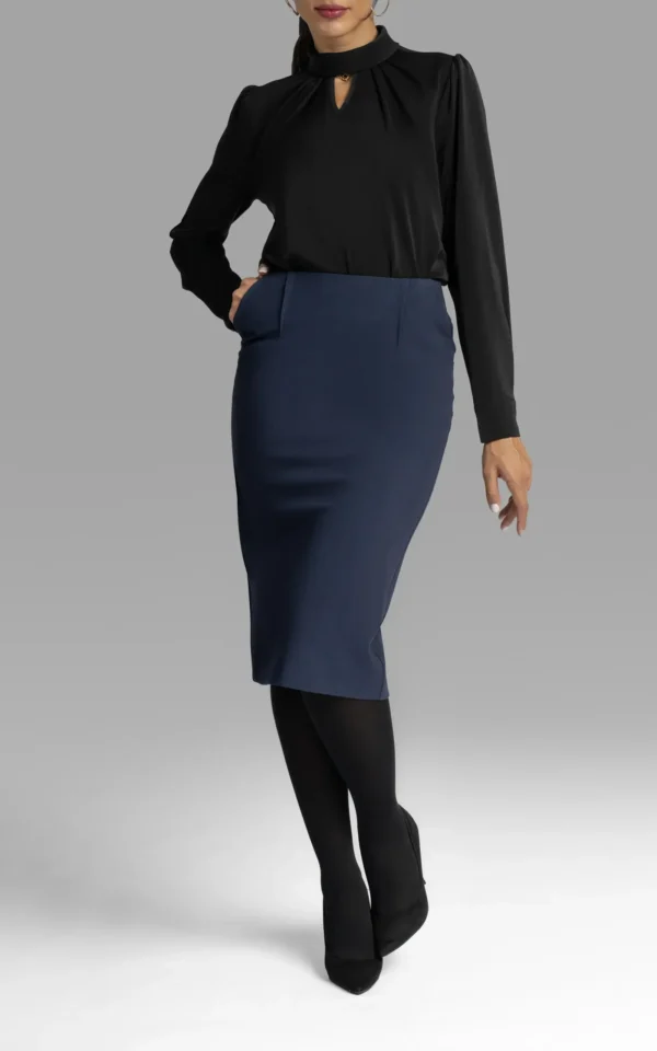 نمای رو به رو شلوار زنانه سرمه‌ای رنگ رسمی نوادو