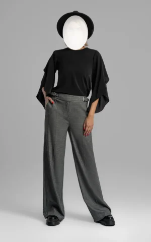 نمای قدی رو به رو بلوز زنانه مشکی رنگ آستین مدل‌دار نوادو