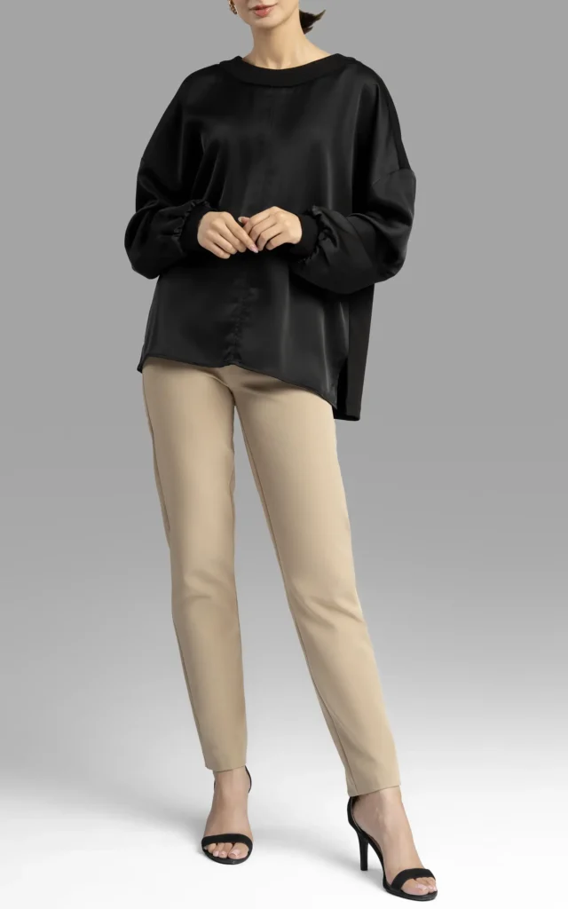 نمای قدی رو به رو شلوار زنانه بژ راسته