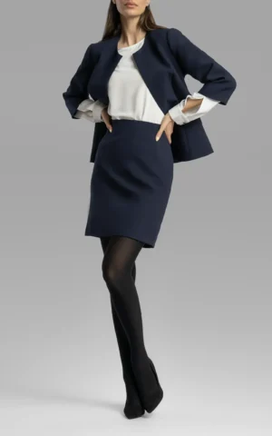 نمای قدی رو به رو دامن سرمه‌ای زنانه رسمی نوادو