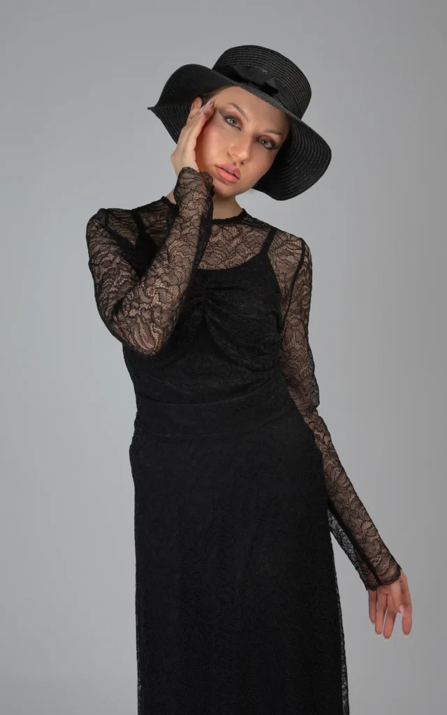 بلوز مشکی توری شیک پاییز-زمستانه نوادو