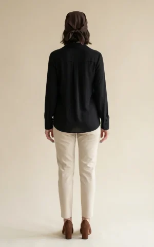 شومیز زنانه مشکی دکمه‌دار با یقه کلاسیک نوادو کد 404012721685 - Image 4