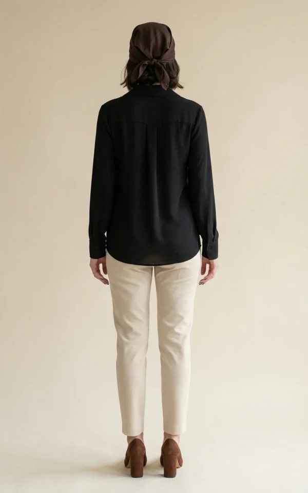 شومیز زنانه مشکی دکمه‌دار با یقه کلاسیک نوادو کد 404012721685 - Image 4