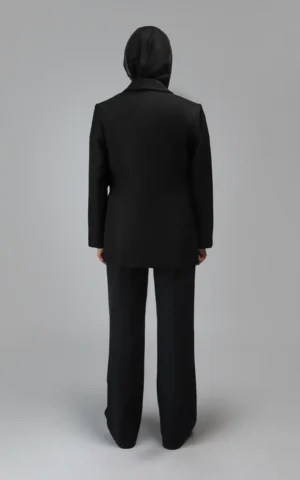 کت مشکی زنانه با کمربند چرمی باریک و دکمه‌دار پاییز-زمستانه نوادو