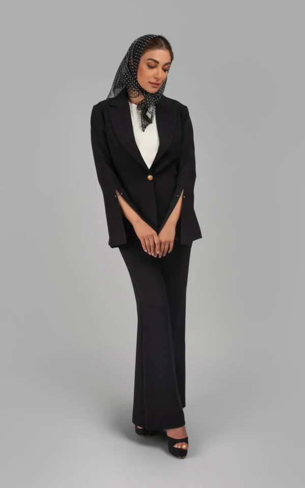 کت مشکی رسمی با دکمه طلایی و آستین‌چاک‌دار پاییز-زمستانه نوادو