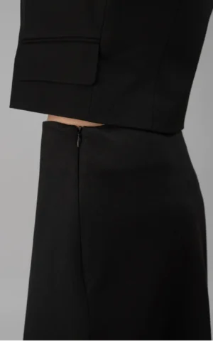 دامن مشکی راسته‌ بلند با برش ساده و کلاسیک پاییز-زمستانه نوادو