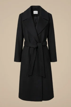 پالتو زنانه مشکی با یقه انگلیسی پهن و کمربند گره‌دار پارچه‌ای نوادو کد 404018061712