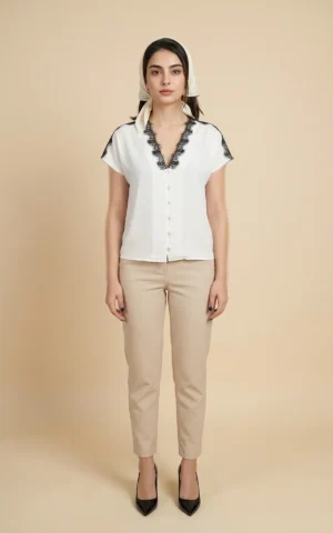 تاپ زنانه سفید با یقه هفت با توری مشکی ظریف نوادو کد 404111111572 - Image 3
