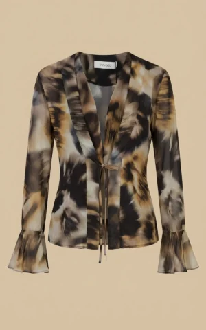 بلوز زنانه طرح‌دار با یقه دالبری و آستین کلوش نوادو کد 404112101810