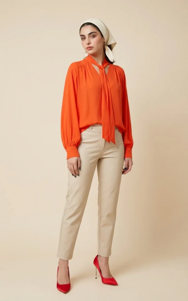 بلوز زنانه نارنجی با یقه کراواتی بلند و آستین‌های مچ‌دار نوادو کد 404112371870 - Image 2