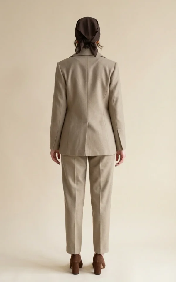 کت زنانه بژ دکمه‌دار با یقه انگلیسی نوادو کد 404113241842 - Image 4