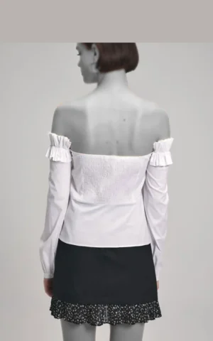 بلوز یقه قایقی سفید با آستین‌های آف-شولدر برند آدل adL کد 13043410000 - Image 5